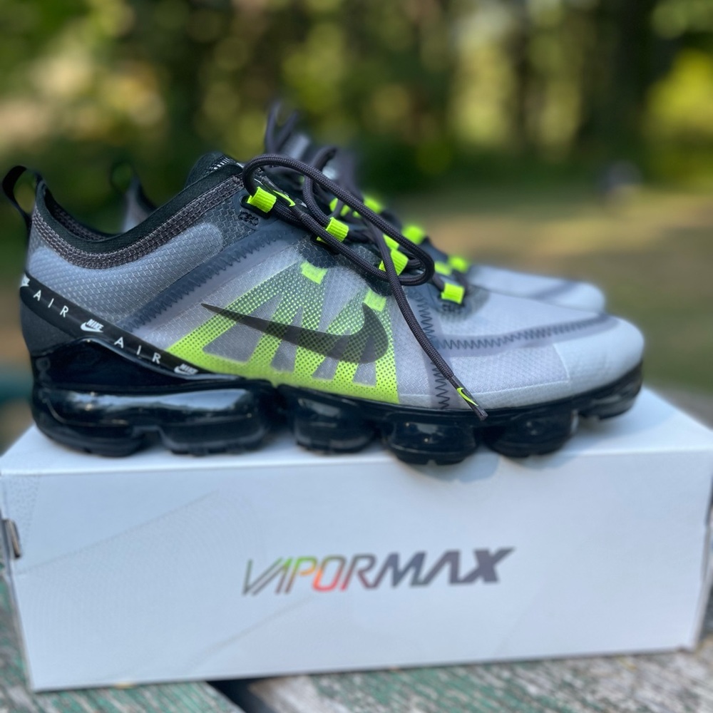 Size 10 Nike 2019 vapor max LX. Mint condition.